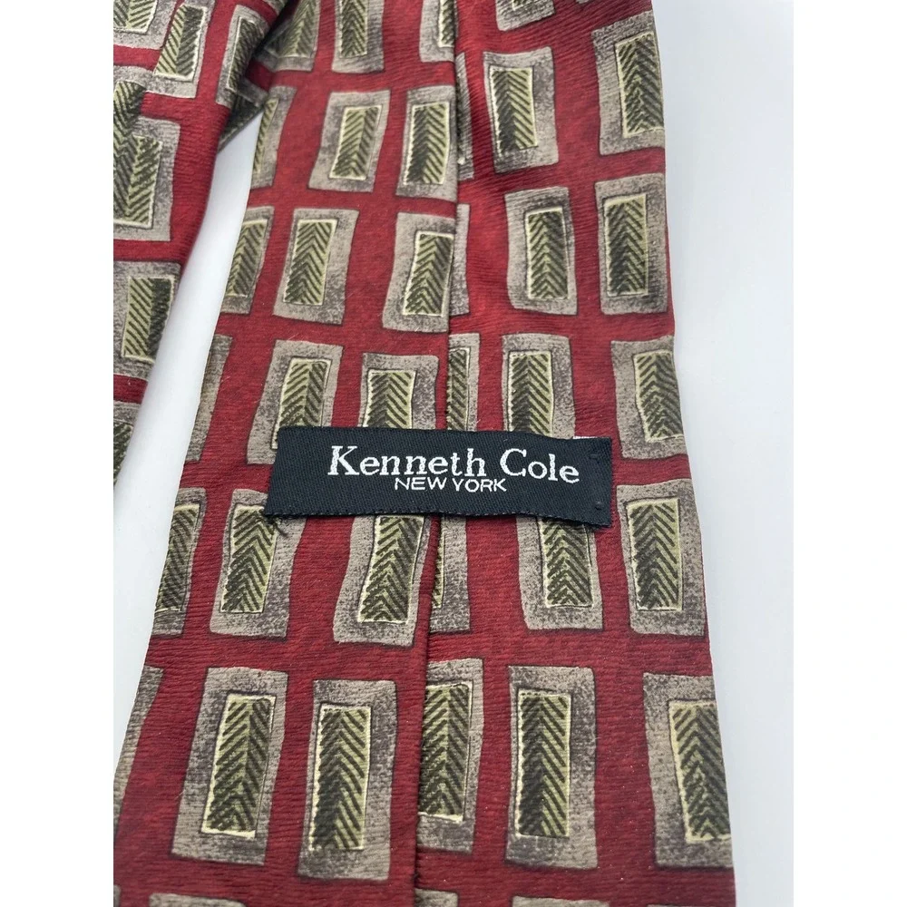 Kenneth Cole New York Mens Silk Tie Burgundy Geometric Box Pattern 4 Inch Wide